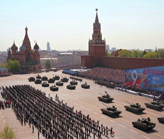 Путин перенес проведение парада Победы