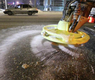 Кличко: благодаря бесснежной зиме у Киева остались значительные запасы соли