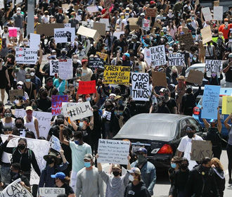 Протесты в США привели к всплеску коронавируса