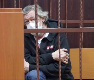Суд отправил Ефремова под домашний арест до 9 августа