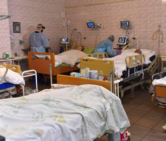 В Украине больничные койки для пациентов с COVID-19 заняты на 65%