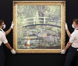 Картину Бэнкси Show Me The Monet продали на аукционе в Лондоне почти за $10 млн.