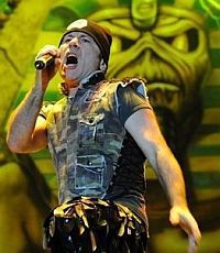 Солист Iron Maiden излечился от рака