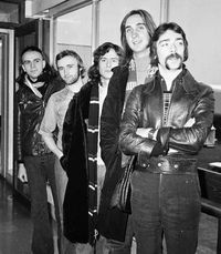 Genesis переиздают ранние альбомы с Питером Гэбриэлом