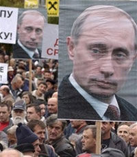 Все больше россиян видят в России признаки культа личности Путина