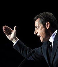 Саркози подал в суд на издательство, выпустившее его куклу вуду