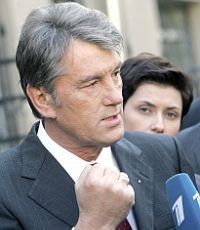Ющенко: НБУ должен горой стоять за гривню