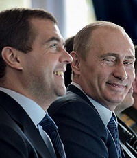 Число россиян, уверенных, что Путин главнее Медведева, за год удвоилось
