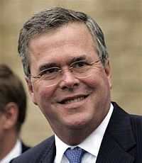 Джеб Буш просит избирателей не путать его со старшим братом