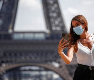Научный совет Франции предупреждает о предстоящих новых волнах пандемии COVID-19