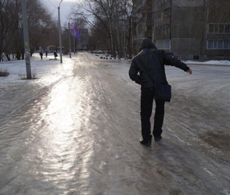 Синоптики предупреждают о гололедице на дорогах Украины в выходные дни