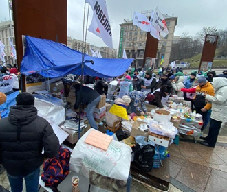 На Майдане протестующие установили полевую кухню
