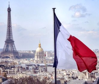 Франция возобновляет выдачу виз гражданам РФ