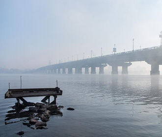 В Киеве на мосту Патона демонтировали одну из колонн