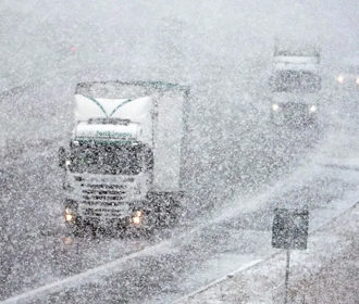 Киевлян призвали не выезжать на своих машинах из-за снегопада