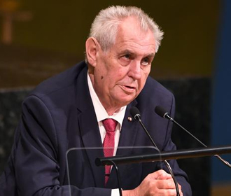 В Сенате Чехии призвали снять полномочия президента с Милоша Земана