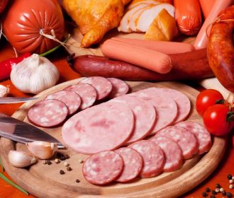 Неврологи доказали связь слабоумия и обработанного мяса