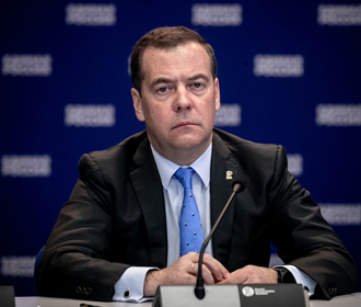 Медведев отреагировал на намерение Подоляка выйти в прямой эфир из Ялты через полгода