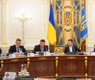 Украина вводит санкции против 10 человек