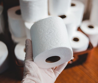 Миру грозит дефицит туалетной бумаги – Bloomberg