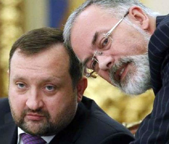 Евросоюз снял санкции с Арбузова и Табачника