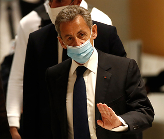 Экс-президент Франции Саркози приговорен к году заключения
