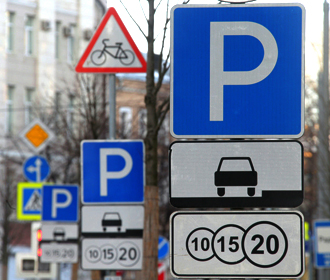 В Киеве временно разрешили парковать автомобили бесплатно