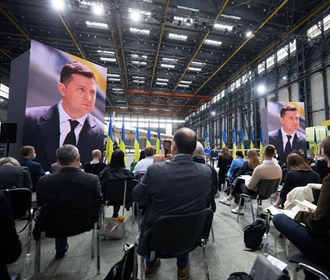 Зеленский предлагает спросить на референдуме о Донбассе