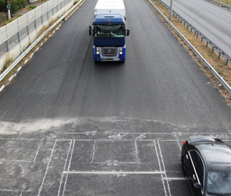 В правительстве предлагают сделать платными дороги для грузовиков свыше 12 тонн
