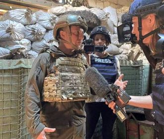 Раде предлагают обязать СМИ обеспечивать бронежилетами, шлемами и аптечками журналистов, едущих в зону боевых действий