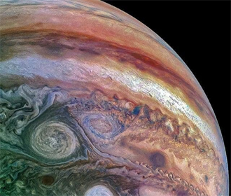 Спутник NASA показал поверхность Юпитера крупным планом