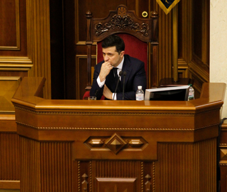 Порошенко требует провести закрытое заседание Рады с участием Зеленского
