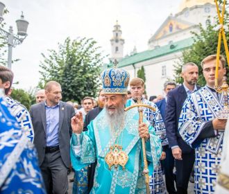 В Почаеве тысячи верующих УПЦ отмечают праздник Чудотворной иконы Богородицы