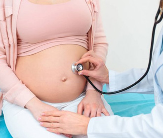 Ученые заявили, что беременные в 15 раз чаще умирают от COVID-19