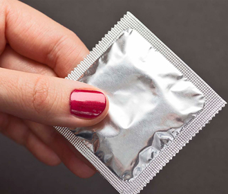 Власти Франции будут дарить контрацептивы девушкам до 25 лет
