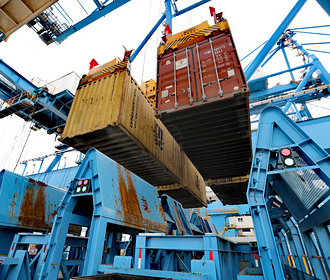 Крупнейший порт Европы объявил о прекращении контейнерных перевозок из РФ