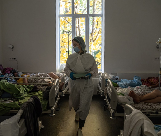 Уровень госпитализаций с COVID-19 не превышает норму только в трех областях Украины