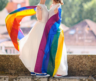 Швейцария легализовала однополые браки