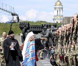 Стефанчук подписал закон о военных капелланах