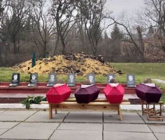 На Киевщине митрополит УПЦ перезахоронил 36 воинов Великой Отечественной