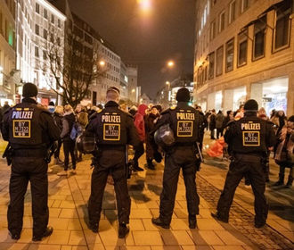 В нескольких городах Германии прошли протесты против ограничений из-за COVID-19