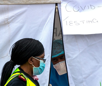 Число госпитализаций с омикрон-штаммом коронавируса в ЮАР сократилось на 91%