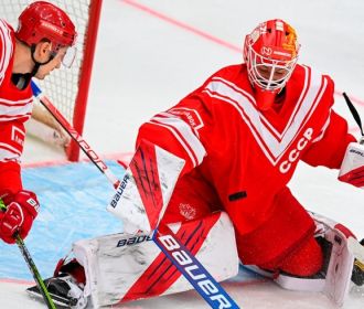 Сборная России обыграла хоккеистов Канады в форме с надписью "СССР"