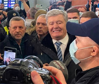 Порошенко заявил в суде, что не считает себя подозреваемым