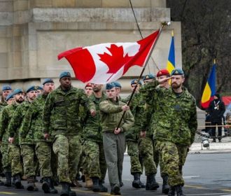 В канадской армии с сентября мужчинам можно будет ходить с маникюром, серьгами-тоннелями и в юбках