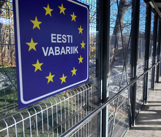 Эстония предоставляет украинским беженцам бесплатное пограничное страхование