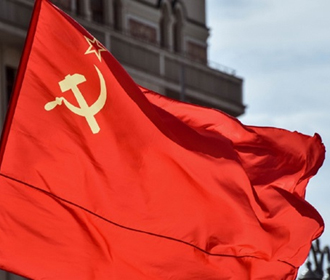 В Госдуме предложили сделать флаг СССР государственным флагом РФ