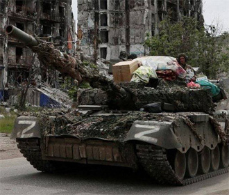 Суд в Чернигове приговорил к 10 годам российского танкиста, обвиняемого в обстреле многоэтажки