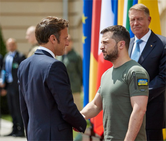 Зеленский и Макрон договорились начать подготовку визита французского президента в Украину