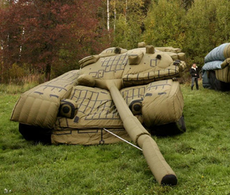 На границе с Украиной заметили деревянные белорусские танки - Минобороны
